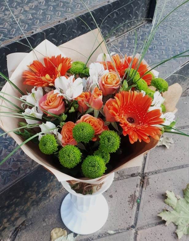 Букет цветов из: Герберы, Хризантемы, Альстромерии и Розы в Звёздном Городке