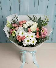 Букет цветов из:  Розы, Лизиантусы и Хризантемы в Звёздном Городке