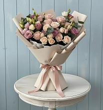 Букет цветов из:  Розы и Лизиантусы в Звёздном Городке