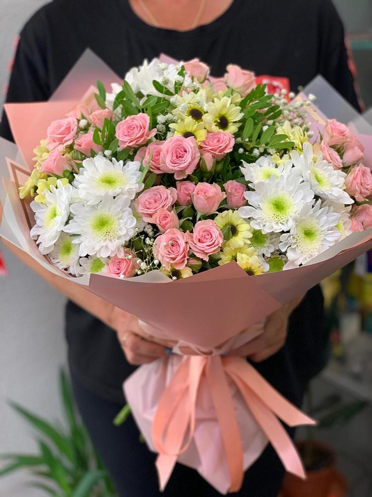 Букет цветов из: Розы и Хризантемы в Звёздном Городке