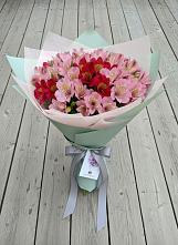 Букет цветов из:  Альстромерии в Звёздном Городке