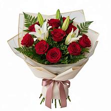 Букет цветов из:  Лилии и Розы в Звёздном Городке