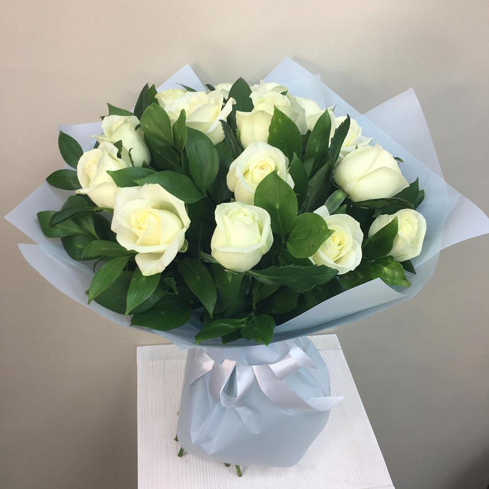 Букет 15 Белых роз Проуд в Звёздном Городке