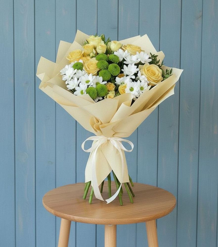 Букет цветов из: Хризантемы и Розы в Звёздном Городке