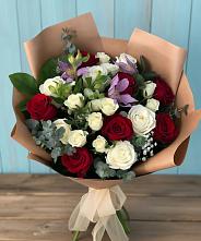 Букет цветов из:  Розы и Альстромерии в Звёздном Городке