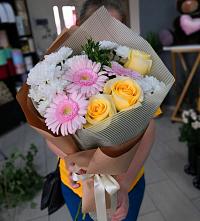 Букет цветов из:  Герберы, Розы и Хризантемы в Звёздном Городке