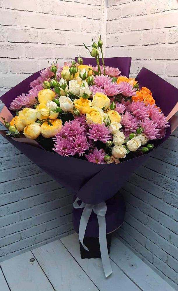 Букет цветов из: Хризантемы и Розы в Звёздном Городке