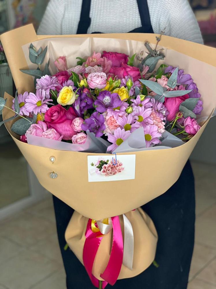 Букет цветов из: Хризантемы, Гвоздики и Альстромерии в Звёздном Городке