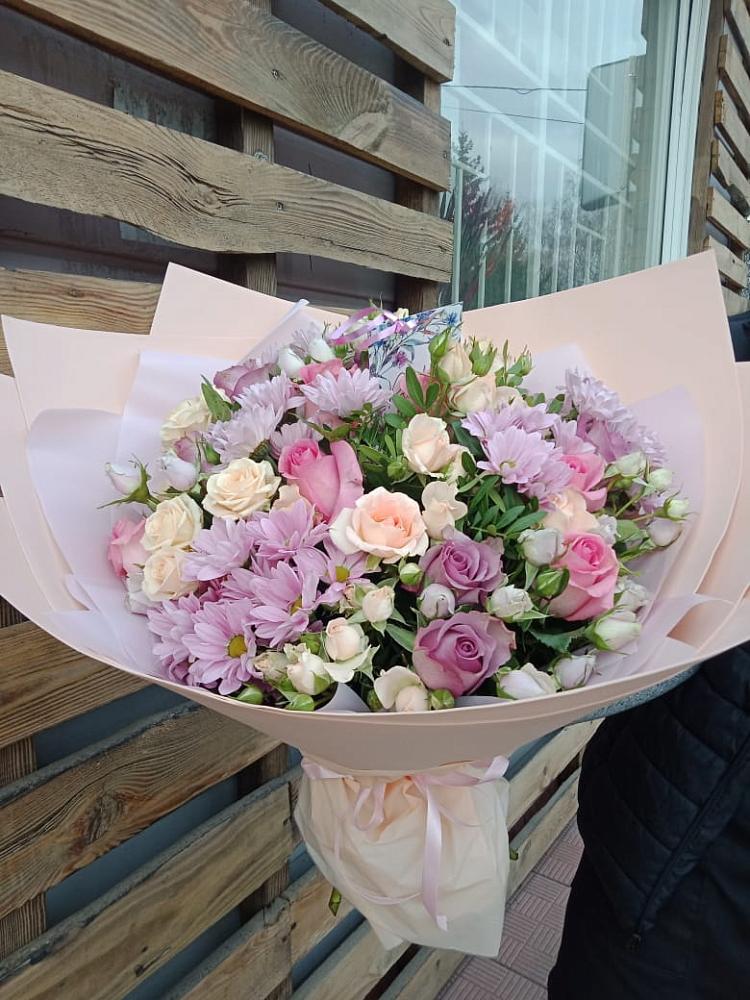 Букет цветов из: Розы и Хризантемы в Звёздном Городке