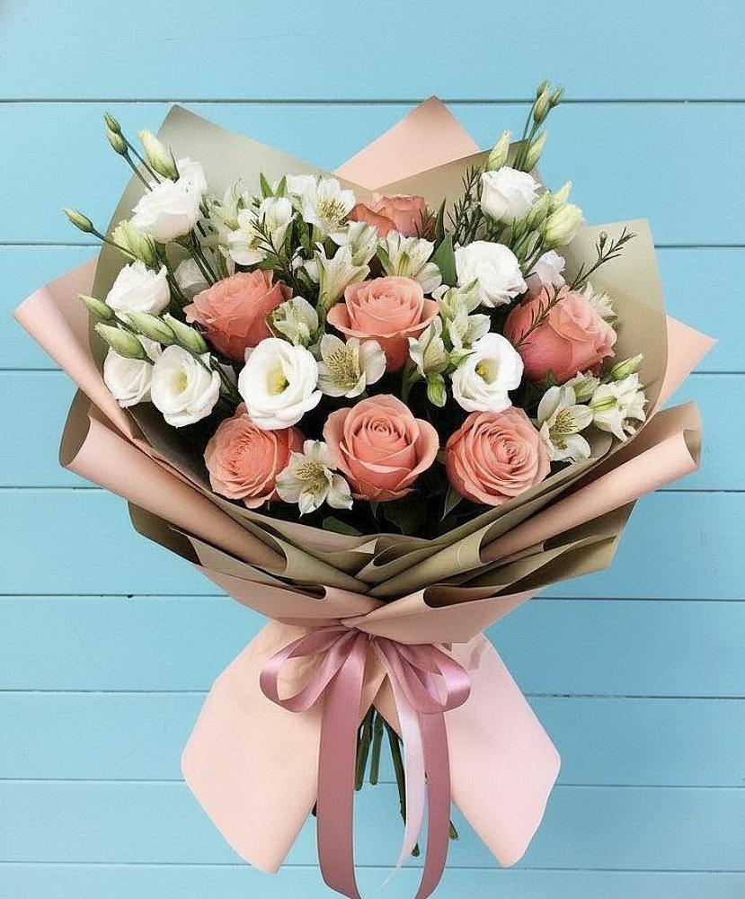 Букет цветов из: Розы, Альстромерии и Лизиантусы в Звёздном Городке