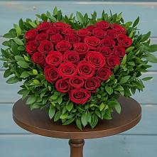 Цветочная композиция из Розы в виде сердца в Звёздном Городке