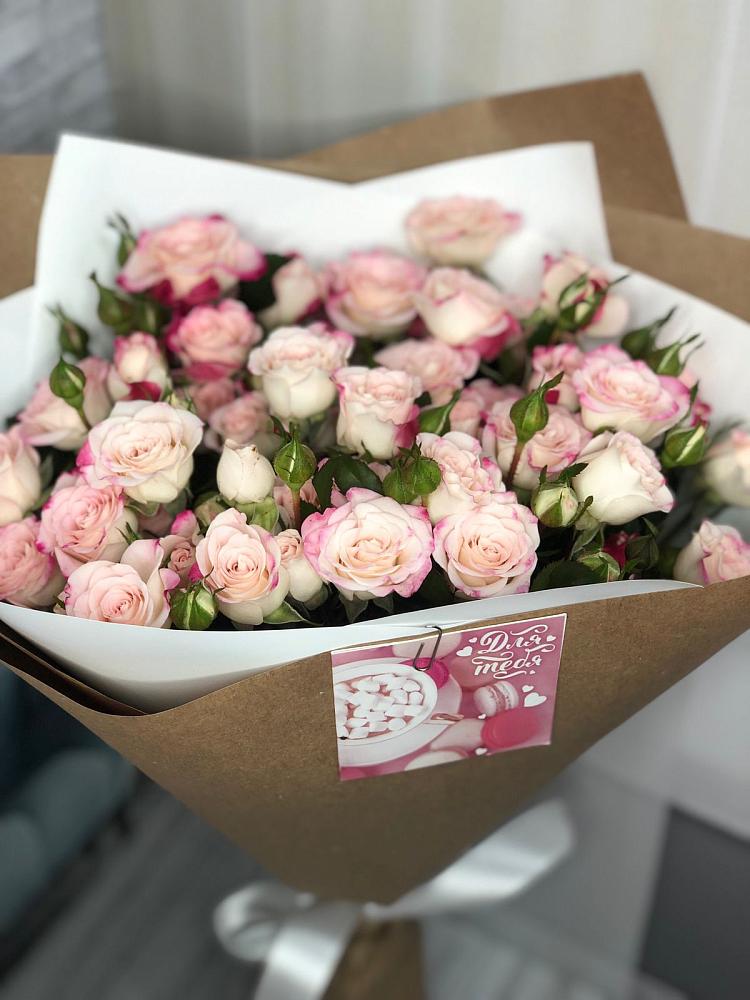 Букет цветов из: Розы в Звёздном Городке