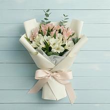 Букет цветов из:  Альстромерии в Звёздном Городке