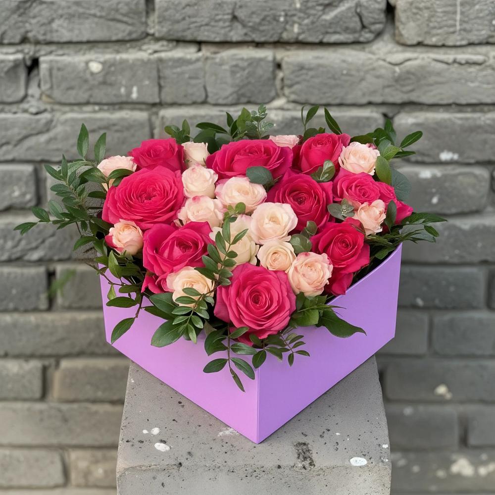 Цветочная композиция из Розы в коробке в Звёздном Городке