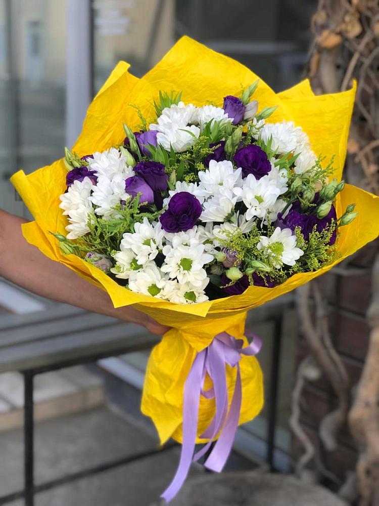 Букет цветов из: Ирисы, Хризантемы и Ромашки в Звёздном Городке
