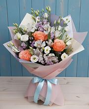 Букет цветов из:  Лизиантусы, Розы, Альстромерии и Гипсофила в Звёздном Городке