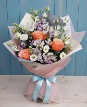 Букет цветов из:  Лизиантусы, Розы, Альстромерии и Гипсофила в Звёздном Городке