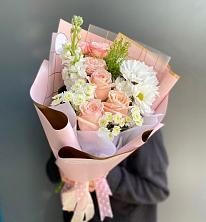 Букет цветов из:  Хризантемы и Розы в Звёздном Городке