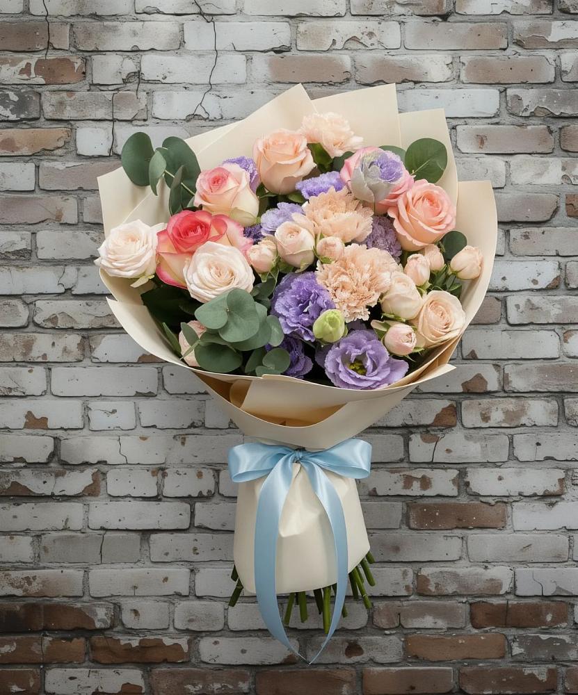 Букет цветов из: Розы, Лизиантусы и Гвоздики в Звёздном Городке