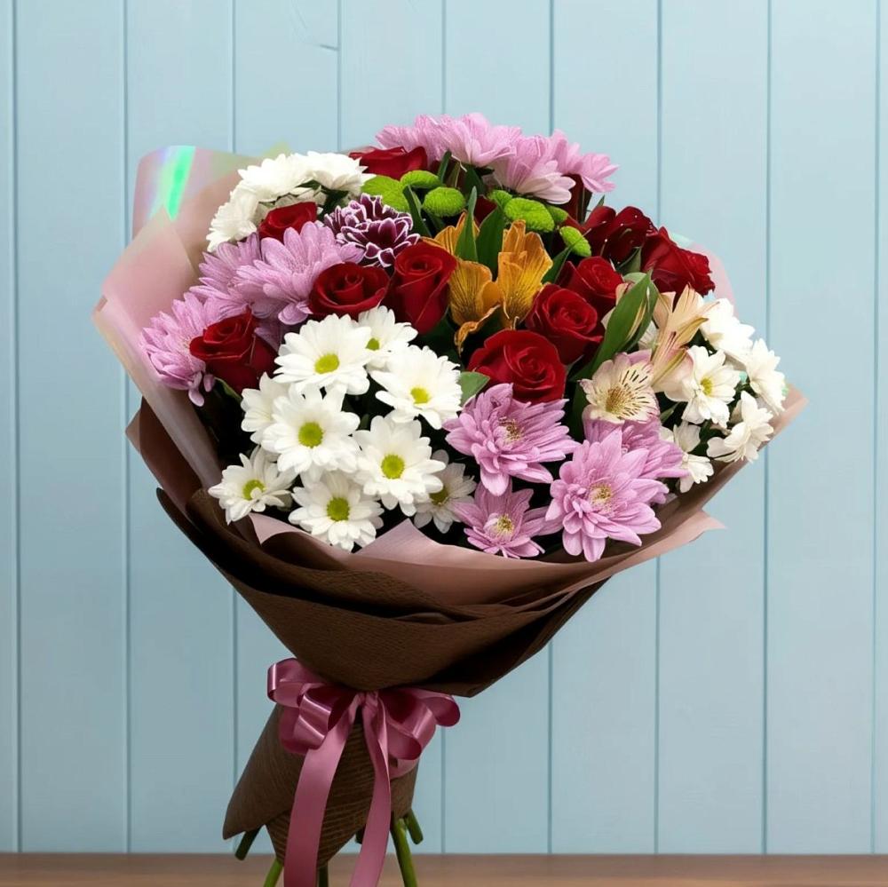 Букет цветов из: Розы, Хризантемы и Альстромерии в Звёздном Городке