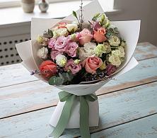 Букет цветов из:  Розы, Лизиантусы и Гвоздики в Звёздном Городке