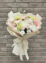 Букет цветов из:  Гвоздики, Розы, Лизиантусы и Хризантемы в Звёздном Городке