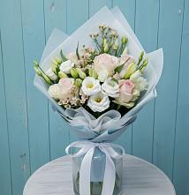 Букет цветов из:  Розы и Лизиантусы в Звёздном Городке