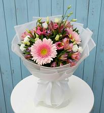 Букет цветов из:  Герберы, Альстромерии и Лизиантусы в Звёздном Городке