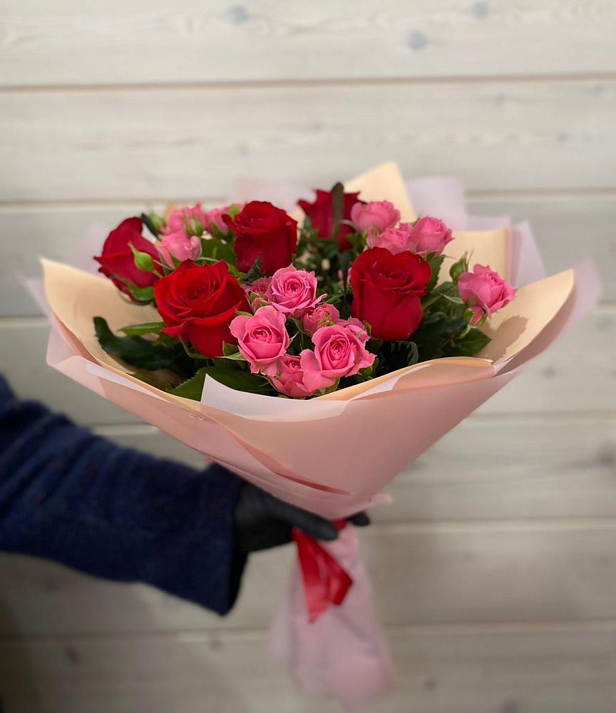 Букет цветов из: Розы в Звёздном Городке