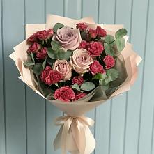 Букет цветов из:  Гвоздики и Розы в Звёздном Городке