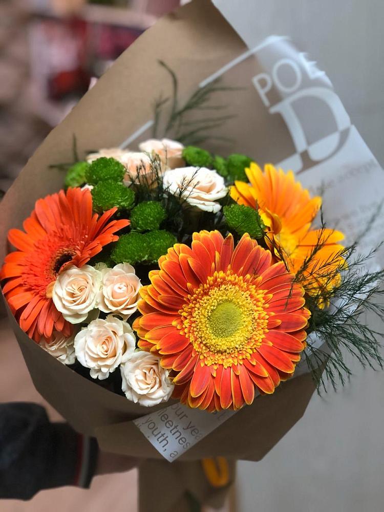Букет цветов из: Герберы, Хризантемы и Розы в Звёздном Городке