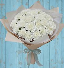 Букет цветов из:  Гвоздики в Звёздном Городке