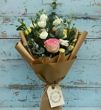 Букет цветов из:  Розы и Лизиантусы в Звёздном Городке