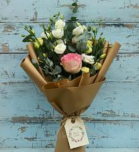 Букет цветов из:  Розы и Лизиантусы в Звёздном Городке