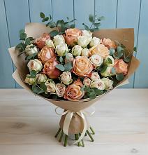 Букет цветов из:  Альстромерии и Розы в Звёздном Городке