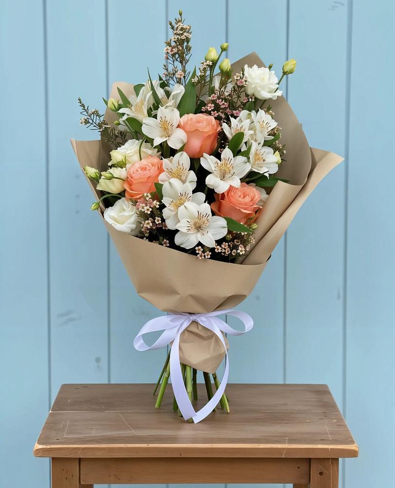 Букет цветов из: Альстромерии, Лизиантусы, Розы и Хризантемы в Звёздном Городке