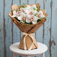 Букет цветов из:  Орхидеи и Розы в Звёздном Городке