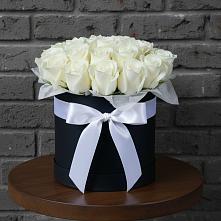 Цветочная композиция из Розы в шляпной коробке в Звёздном Городке